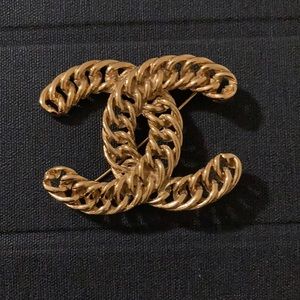 Chanel vintage XL brooch